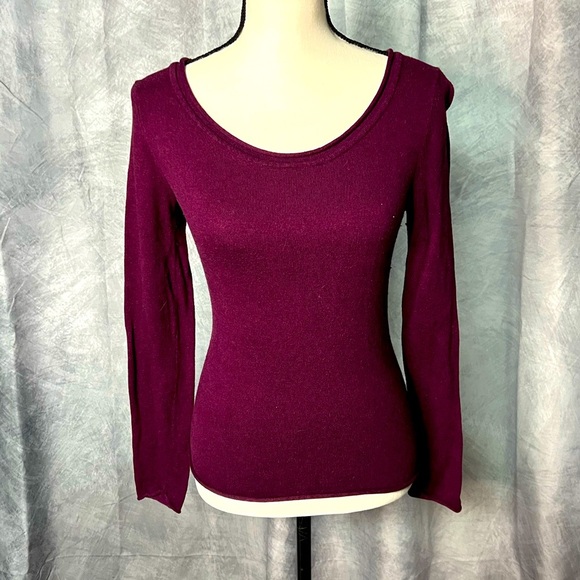 Massini Sweaters - Massini Burgundy Long Sleeve Wide Scoop Neck Lightweight Sweater - size Small